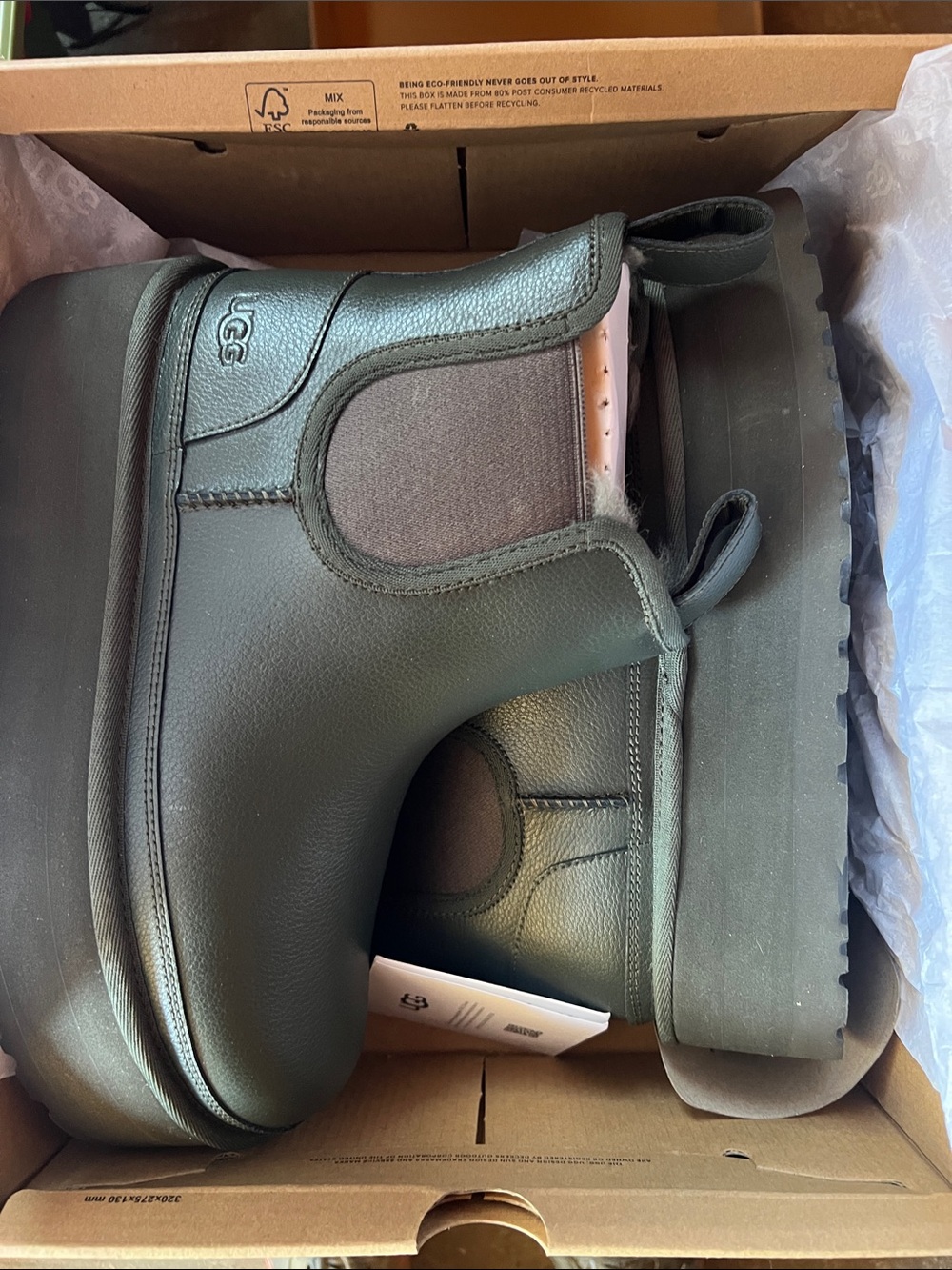 UGG Neumel platform Chelsea boots dark green leather - Picture 1 of 4